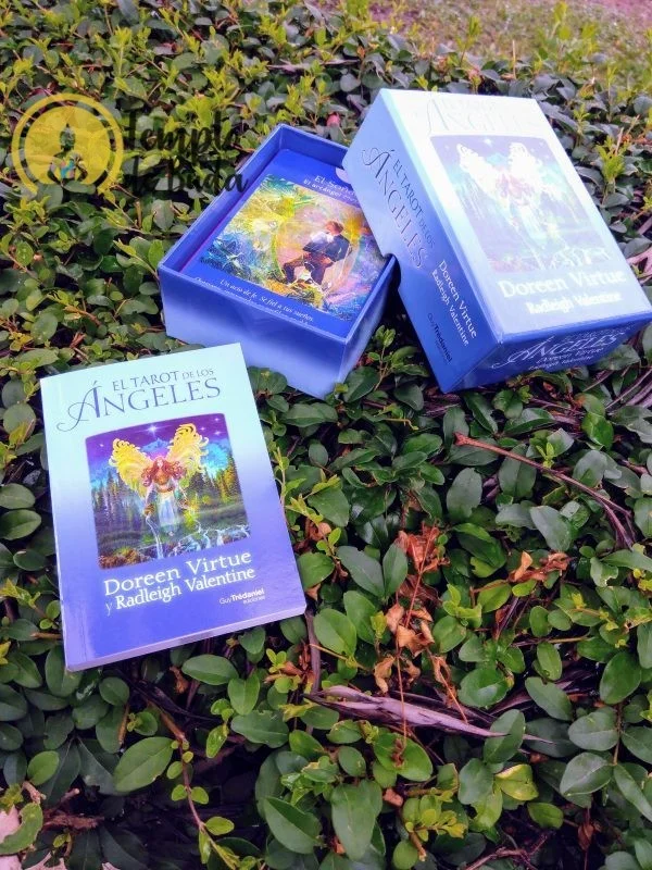 Radleigh Valentine & Doreen Virtue's Tarot of Angels in Spanish - Image 2