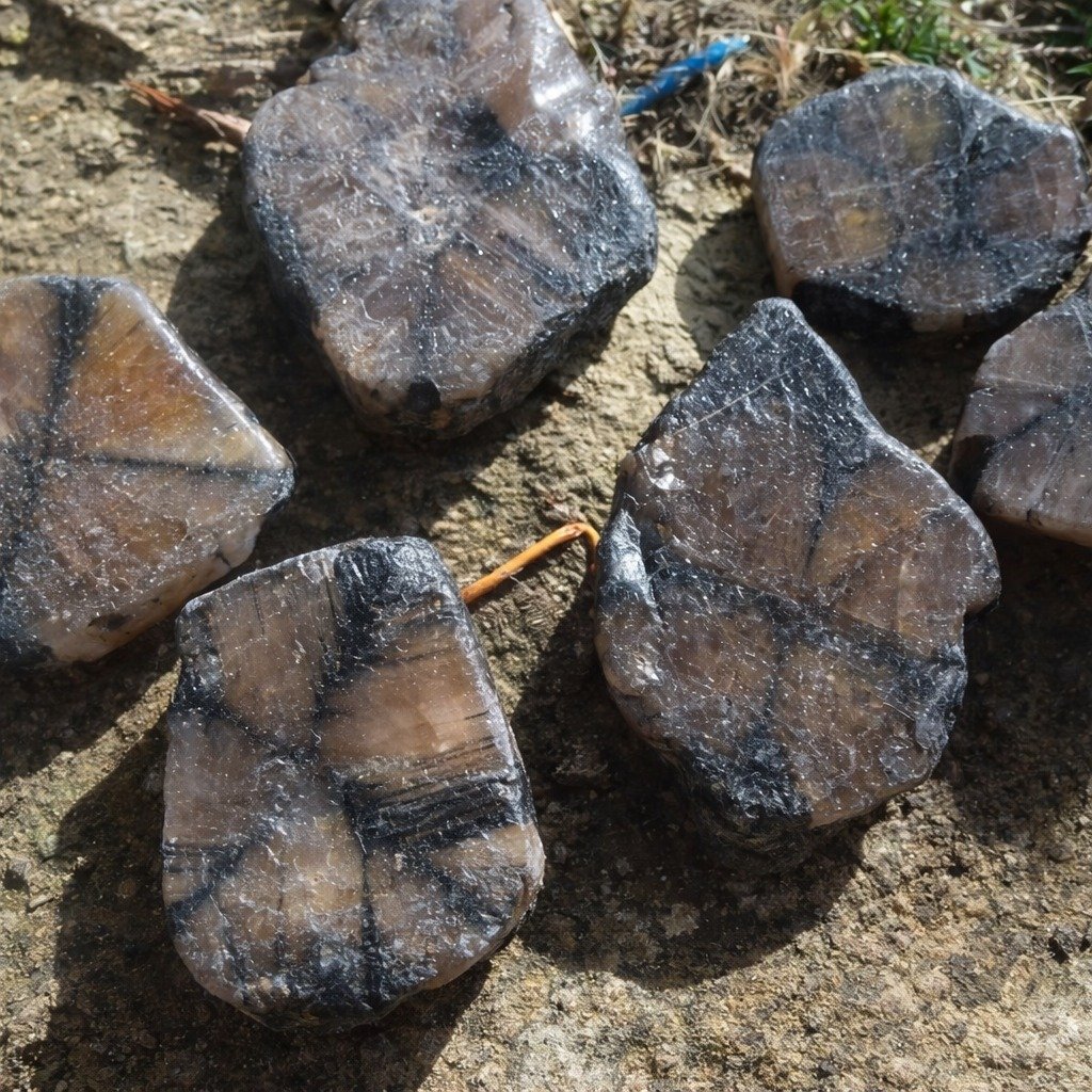 Quiastolite Pedra Cruz Bruto