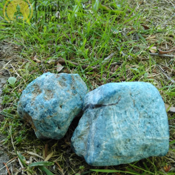 Apatita Azul Bruto Média