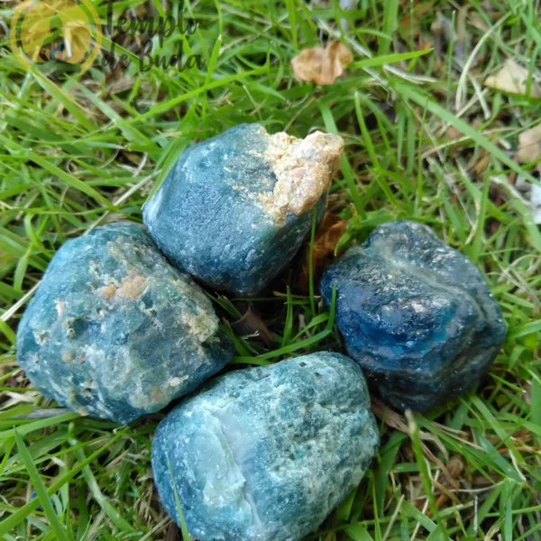 Apatita Azul Bruto Média