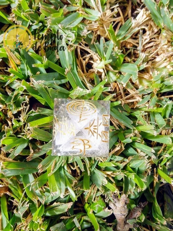 Pirâmide Chakra Simbolos Reiki Quartzo Branco - Image 2