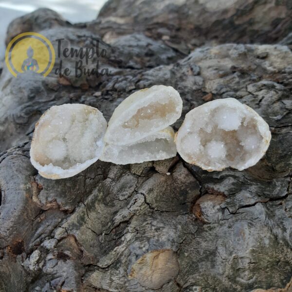 Géode de cristal de quartz blanc – Image 2
