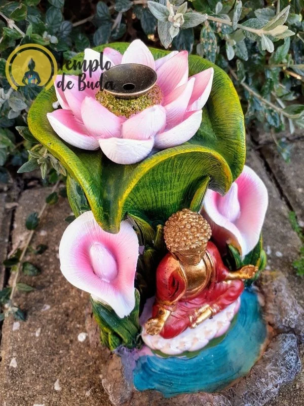 Cascata di fumo del Buddha colorata - immagine 2