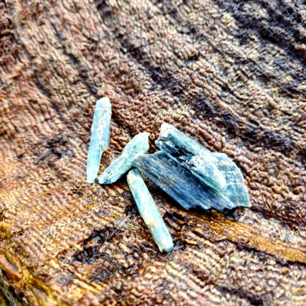 Cianite Verde Bruto