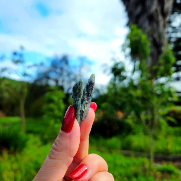 Cianite Verde Bruto