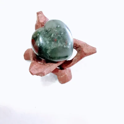 Heart-shaped Bloodstone 3cm