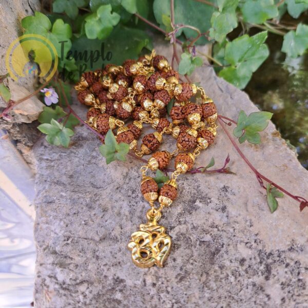 Colar Rudraksha OM Dourado