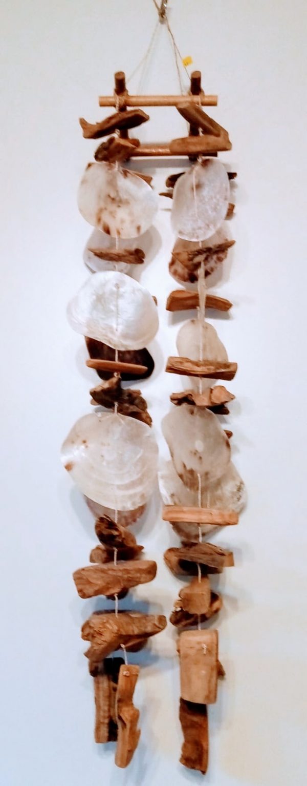 Espanta espíritus rústico con madera y conchas - Imagen 2