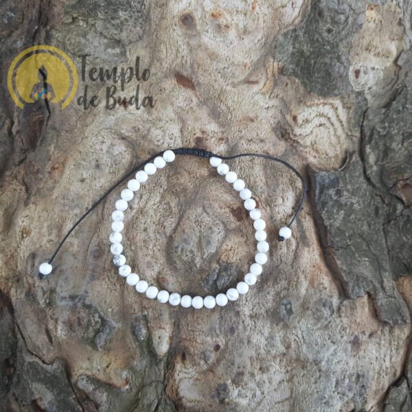 Bracciale di Howlite bianca con cordoncino regolabile - immagine 4