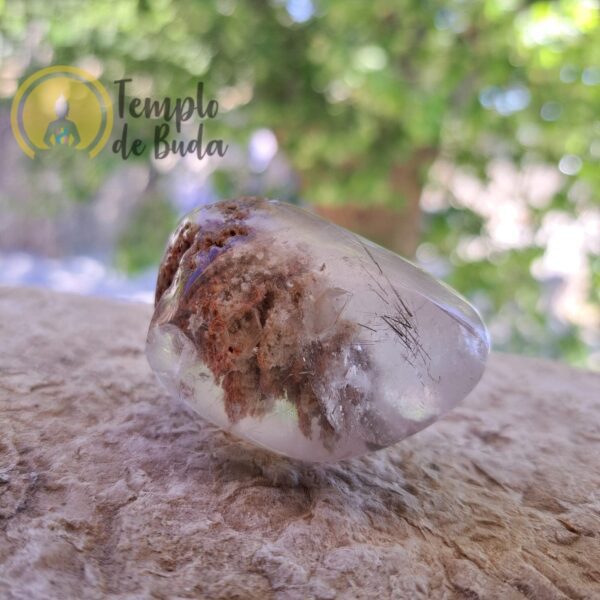Cristal Rolado de Quartzo Branco com Lepidolita e Rutilo Prateado