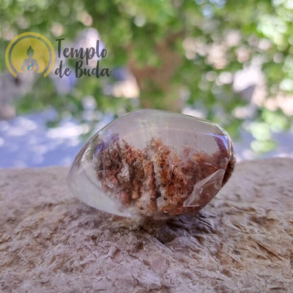 Cristal Rolado de Quartzo Branco com Lepidolita e Rutilo Prateado